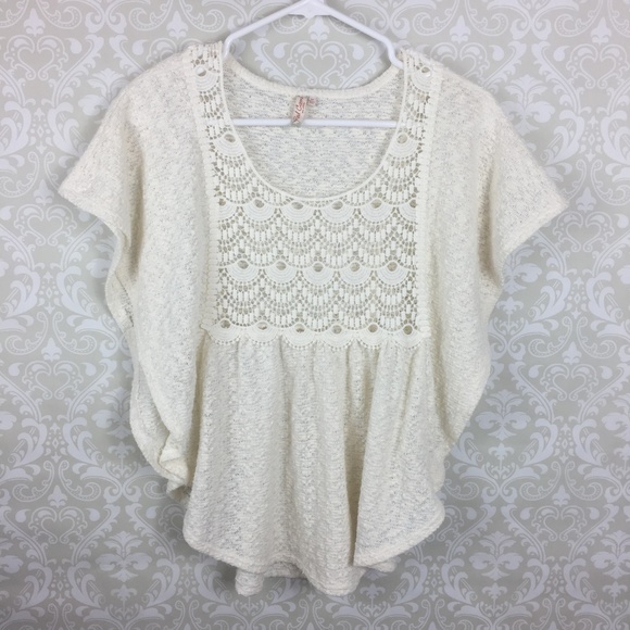 Cream & Lace Hi Low Top w/Batwing Sleeves - Picture 1 of 7